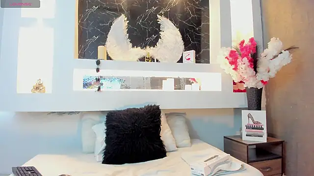 Snapshot of Cinthya_mjs chatting on 09/29/25, 12:10 Cinthya mjs online show from 09/29/25, 12:10