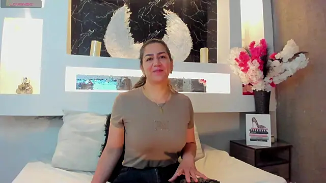 Snapshot of Cinthya_mjs chatting on 10/11/25, 12:04 Cinthya mjs online show from 10/11/25, 12:04