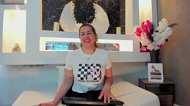 Snapshot of Cinthya_mjs chatting on 10/17/25, 12:08 Cinthya mjs online show from 10/17/25, 12:08