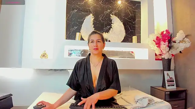 Snapshot of Cinthya_mjs chatting on 10/21/25, 12:06 Cinthya mjs online show from 10/21/25, 12:06