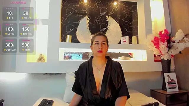 Snapshot of Cinthya_mjs chatting on 10/24/25, 12:01 Cinthya mjs online show from 10/24/25, 12:01