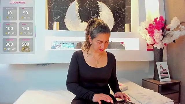 Snapshot of Cinthya_mjs chatting on 10/25/25, 12:13 Cinthya mjs online show from 10/25/25, 12:13