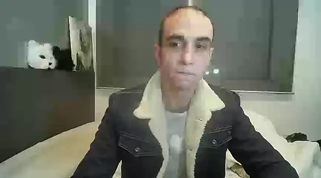 Snapshot of Lepetitmarcel chatting on 03/12/25, 03:18 Lepetitmarcel online show from 03/12/25, 03:18