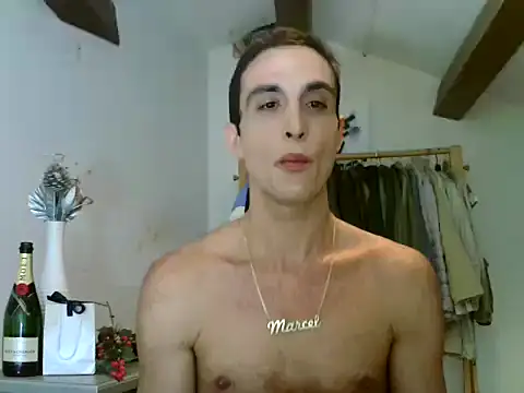 Snapshot of Lepetitmarcel chatting on 10/19/25, 11:44 Lepetitmarcel online show from 10/19/25, 11:44