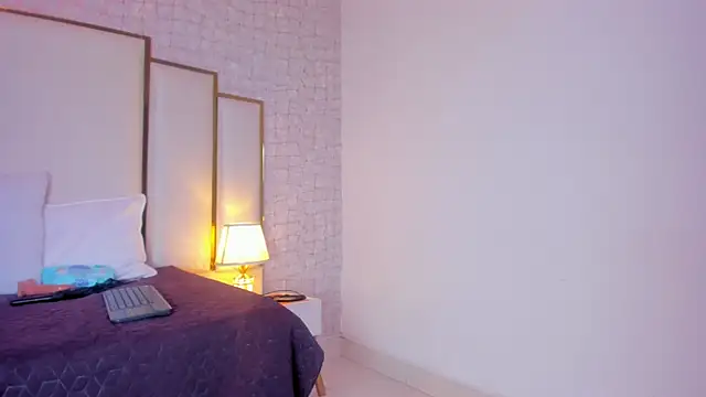 Victoriaa millers online show from 01/10/25, 09:13