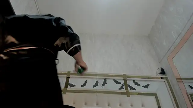 Snapshot of Victoriaa_millers chatting on 10/28/25, 07:05 Victoriaa millers online show from 10/28/25, 07:05