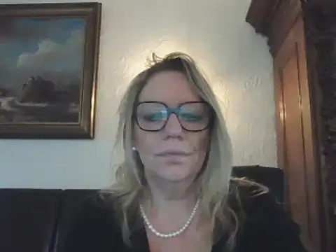 Snapshot of Silkesquirt chatting on 12/11/24, 10:47 Silkesquirt online show from 12/11/24, 10:47