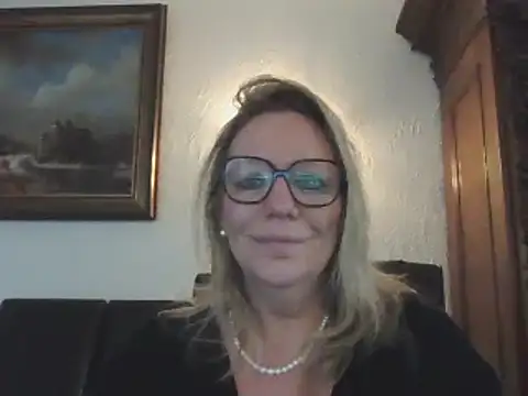 Snapshot of Silkesquirt chatting on 12/13/24, 10:41 Silkesquirt online show from 12/13/24, 10:41