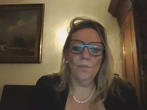 Snapshot of Silkesquirt chatting on 01/23/25, 06:49 Silkesquirt online show from 01/23/25, 06:49