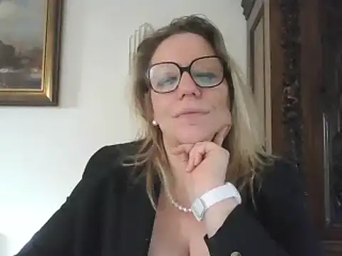 Snapshot of Silkesquirt chatting on 02/05/25, 02:48 Silkesquirt online show from 02/05/25, 02:48