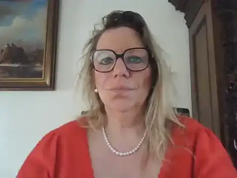 Snapshot of Silkesquirt chatting on 02/14/25, 08:42 Silkesquirt online show from 02/14/25, 08:42