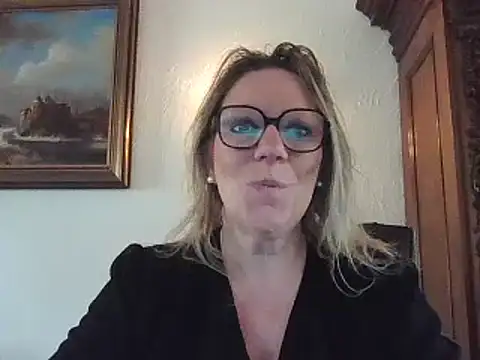 Snapshot of Silkesquirt chatting on 02/17/25, 08:09 Silkesquirt online show from 02/17/25, 08:09