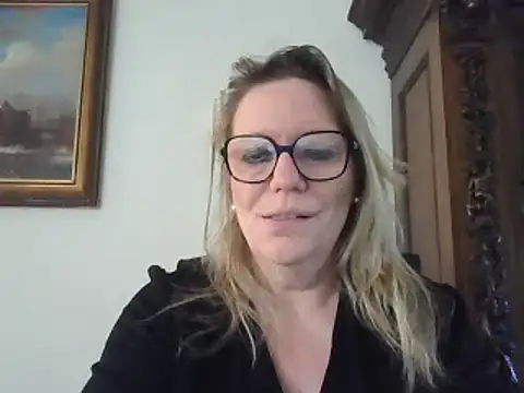 Snapshot of Silkesquirt chatting on 02/17/25, 11:13 Silkesquirt online show from 02/17/25, 11:13