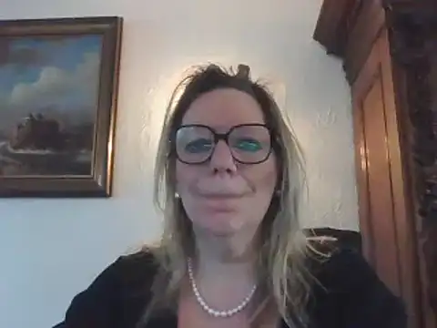 Snapshot of Silkesquirt chatting on 02/18/25, 07:54 Silkesquirt online show from 02/18/25, 07:54