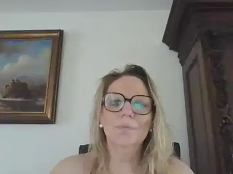 Snapshot of Silkesquirt chatting on 02/20/25, 10:37 Silkesquirt online show from 02/20/25, 10:37