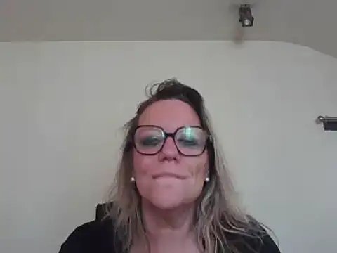 Snapshot of Silkesquirt chatting on 03/06/25, 01:35 Silkesquirt online show from 03/06/25, 01:35
