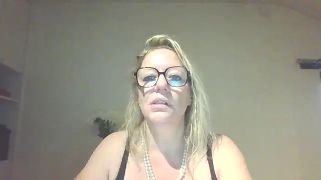 Snapshot of Silkesquirt chatting on 09/17/25, 06:48 Silkesquirt online show from 09/17/25, 06:48