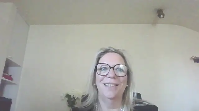 Snapshot of Silkesquirt chatting on 09/19/25, 07:32 Silkesquirt online show from 09/19/25, 07:32