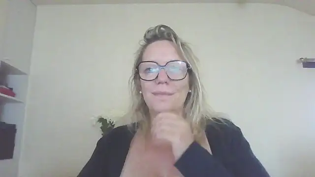 Snapshot of Silkesquirt chatting on 09/21/25, 08:27 Silkesquirt online show from 09/21/25, 08:27