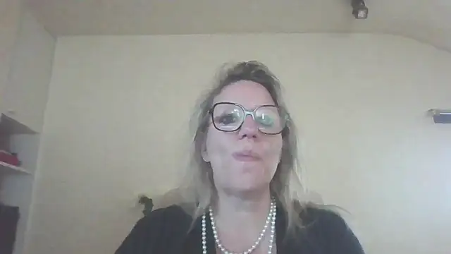Snapshot of Silkesquirt chatting on 09/23/25, 07:00 Silkesquirt online show from 09/23/25, 07:00