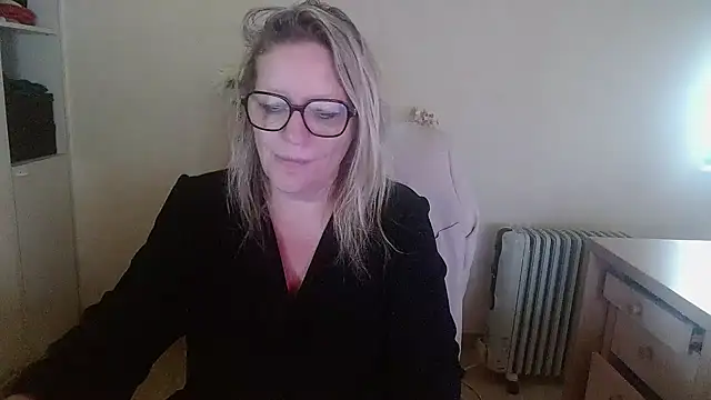 Snapshot of Silkesquirt chatting on 10/10/25, 08:13 Silkesquirt online show from 10/10/25, 08:13
