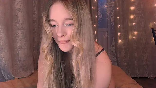 Snapshot of Eva_Jaya chatting on 12/22/24, 01:11 Eva Jaya online show from 12/22/24, 01:11