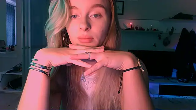 Snapshot of Eva_Jaya chatting on 09/12/25, 10:04 Eva Jaya online show from 09/12/25, 10:04