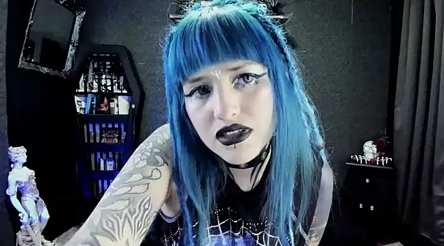 Snapshot of DimmuandDarkness chatting on 12/18/24, 05:37 DimmuandDarkness online show from 12/18/24, 05:37
