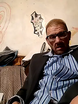 Snapshot of gettinit2wice chatting on 12/17/24, 02:55 gettinit2wice online show from 12/17/24, 02:55