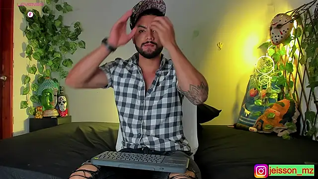 Snapshot of Jaxxon_ chatting on 01/14/25, 02:00 Jaxxon online show from 01/14/25, 02:00
