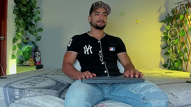 Snapshot of Jaxxon_ chatting on 02/25/25, 03:49 Jaxxon online show from 02/25/25, 03:49