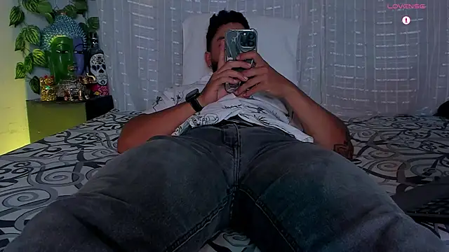 Snapshot of Jaxxon_ chatting on 09/30/25, 12:26 Jaxxon online show from 09/30/25, 12:26