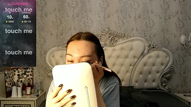 Snapshot of lee_che chatting on 10/30/25, 12:23 lee che online show from 10/30/25, 12:23