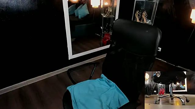 Snapshot of EvelynLexy chatting on 02/19/25, 08:55 EvelynLexy online show from 02/19/25, 08:55