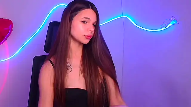 Snapshot of Hanna_Way chatting on 02/19/25, 07:17 Hanna Way online show from 02/19/25, 07:17