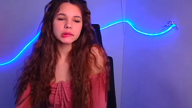 Snapshot of Hanna_Way chatting on 02/20/25, 07:01 Hanna Way online show from 02/20/25, 07:01