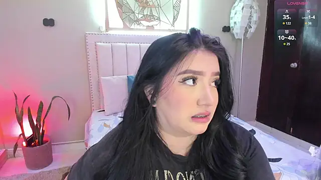 Snapshot of _nina_sweet chatting on 09/18/25, 12:07 nina sweet online show from 09/18/25, 12:07