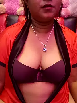 Snapshot of ella_mariya chatting on 10/08/25, 06:38 ella mariya online show from 10/08/25, 06:38