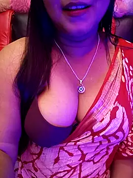 Snapshot of ella_mariya chatting on 10/13/25, 10:48 ella mariya online show from 10/13/25, 10:48