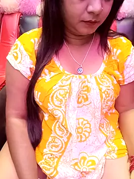 Snapshot of ella_mariya chatting on 10/17/25, 02:04 ella mariya online show from 10/17/25, 02:04