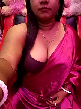 Snapshot of ella_mariya chatting on 11/04/25, 11:04 ella mariya online show from 11/04/25, 11:04