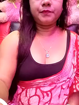 Snapshot of ella_mariya chatting on 11/06/25, 01:45 ella mariya online show from 11/06/25, 01:45