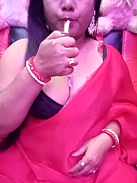 Snapshot of ella_mariya chatting on 11/18/25, 02:43 ella mariya online show from 11/18/25, 02:43