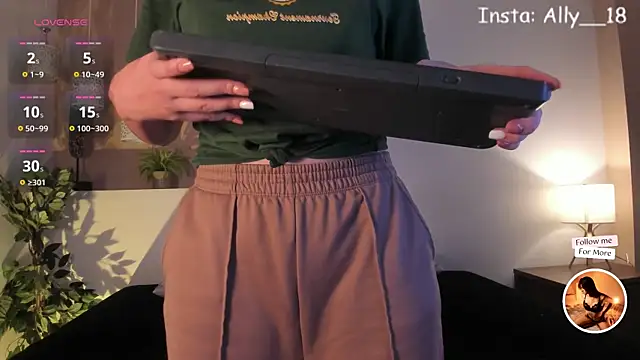 Snapshot of Ally_addams chatting on 01/31/25, 03:41 Ally addams online show from 01/31/25, 03:41