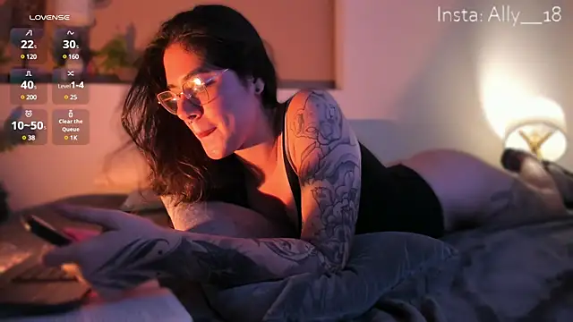 Snapshot of Ally_addams chatting on 03/10/25, 07:42 Ally addams online show from 03/10/25, 07:42