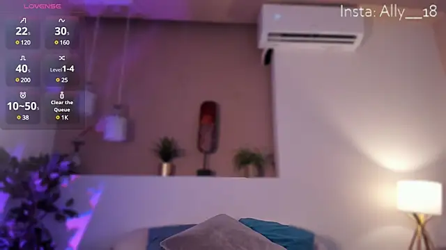 Snapshot of Ally_addams chatting on 03/18/25, 03:53 Ally addams online show from 03/18/25, 03:53