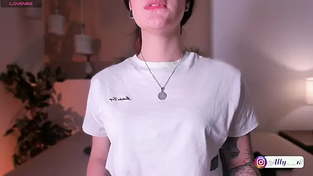 Snapshot of Ally_addams chatting on 09/11/25, 03:39 Ally addams online show from 09/11/25, 03:39