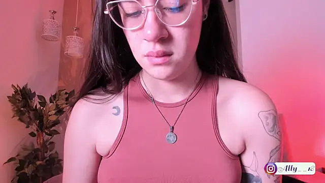 Snapshot of Ally_addams chatting on 09/13/25, 04:01 Ally addams online show from 09/13/25, 04:01