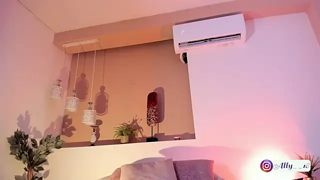 Snapshot of Ally_addams chatting on 09/15/25, 04:23 Ally addams online show from 09/15/25, 04:23