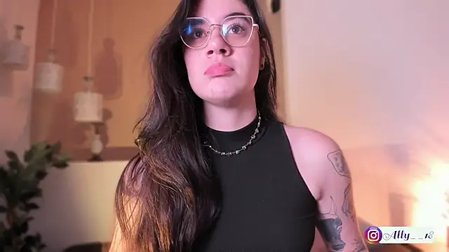 Snapshot of Ally_addams chatting on 09/20/25, 03:51 Ally addams online show from 09/20/25, 03:51